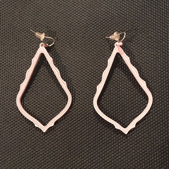 SOLD. Kendra Scott Sophee Lilac - worn once - Picture 2 of 4